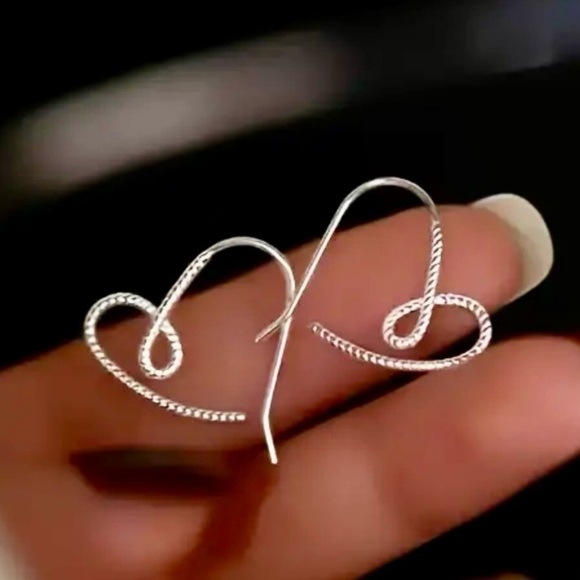Women’s Elegant 925 Sterling Silver Hollow Heart Twist Dangle Earrings -… - Picture 2 of 6